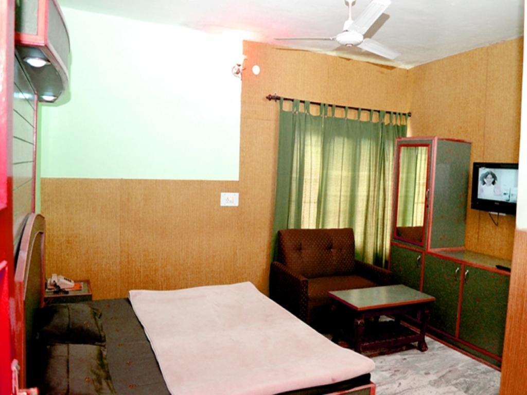 Kasauli Hotel Puri Rom bilde