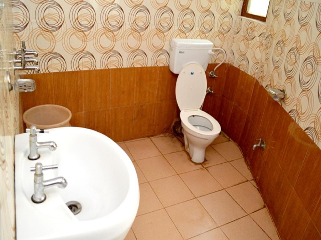 Kasauli Hotel Puri Rom bilde
