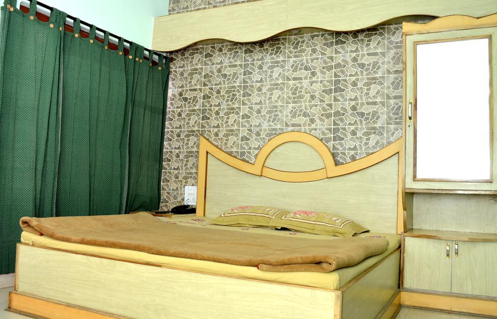 Kasauli Hotel Puri Rom bilde